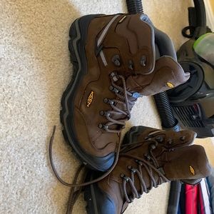 Mens Keen hi king boots size 10 never worn